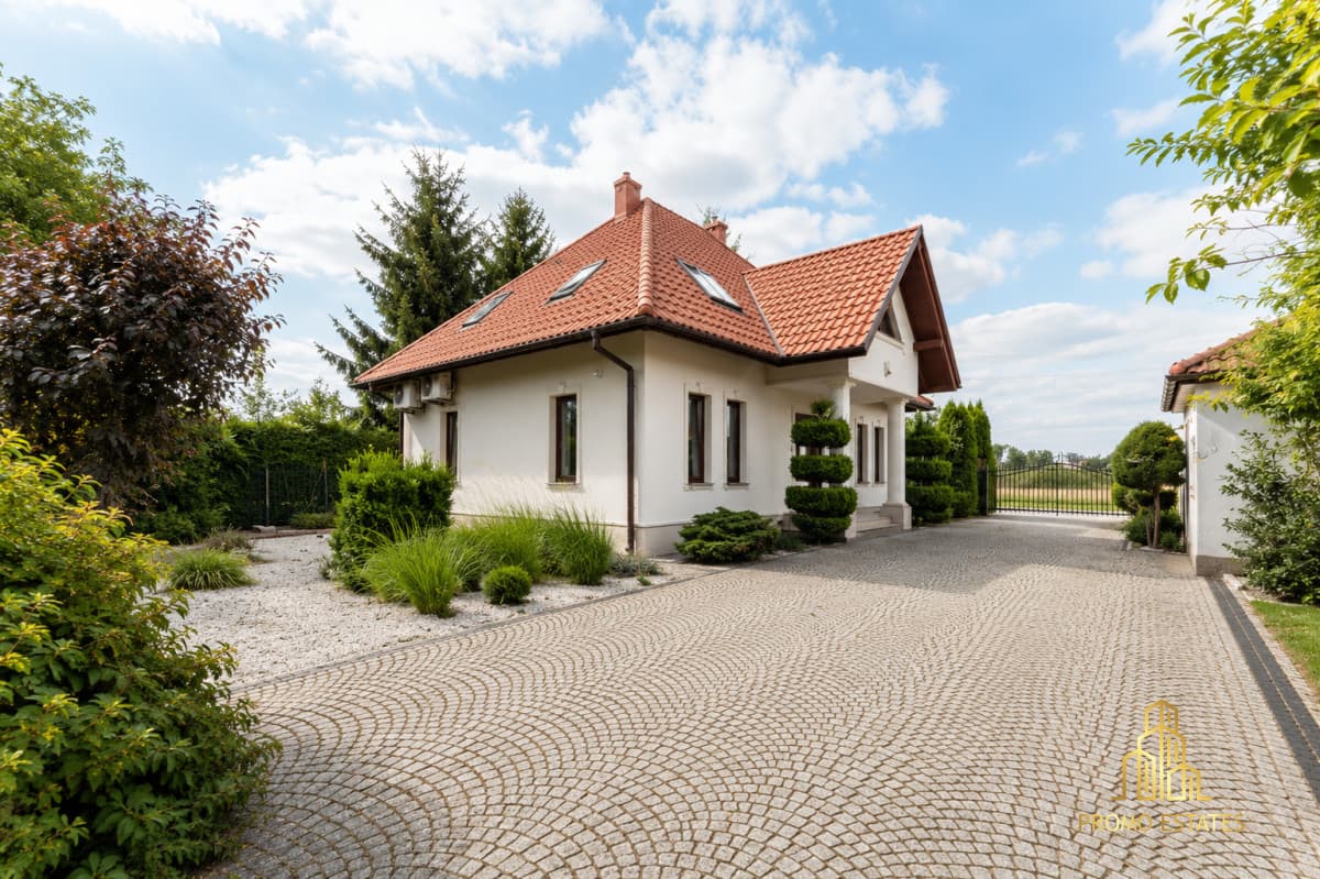 Dom + siedziba firmy | 2 budynki | 435 m² | 19ar